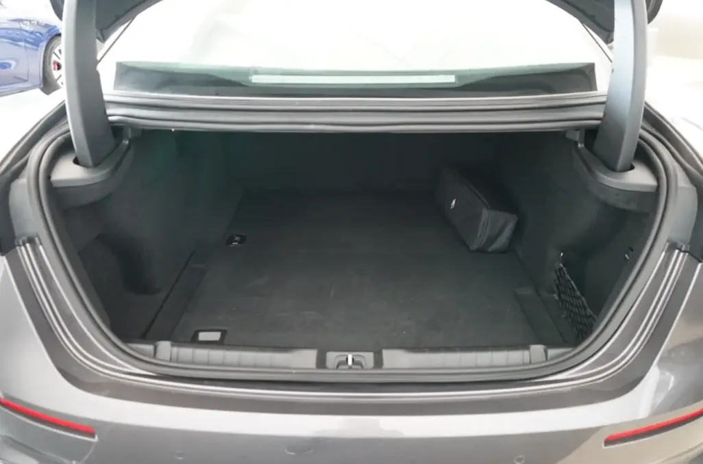 مازيراتي جيبلي 2023